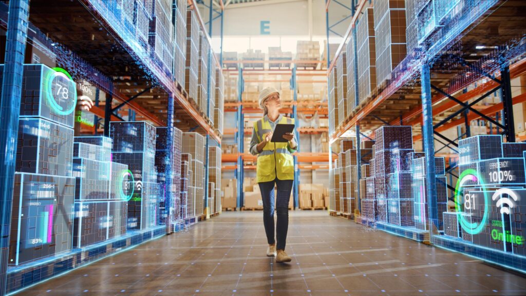 rmazém digitalizado com tecnologias de automação logística para controle de estoque.