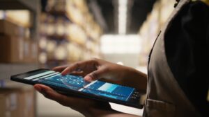 automação logística com tablet para controle de acesso e operação portuária